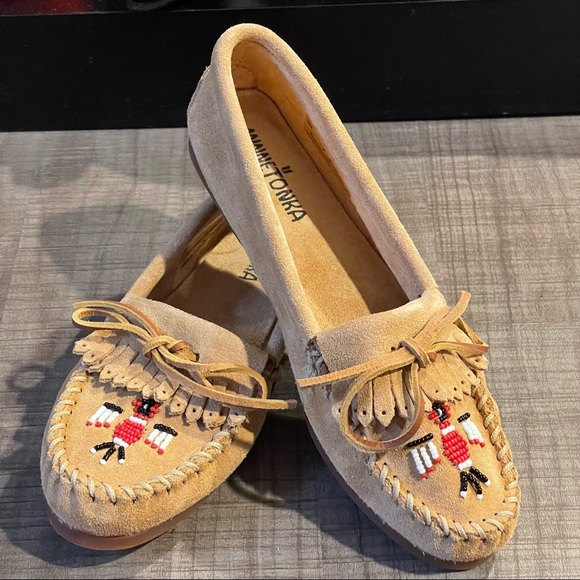 Minnetonka Brown Suede Women’s Thunderbird Beaded Moccasin Size 7 - Picture 4 of 12